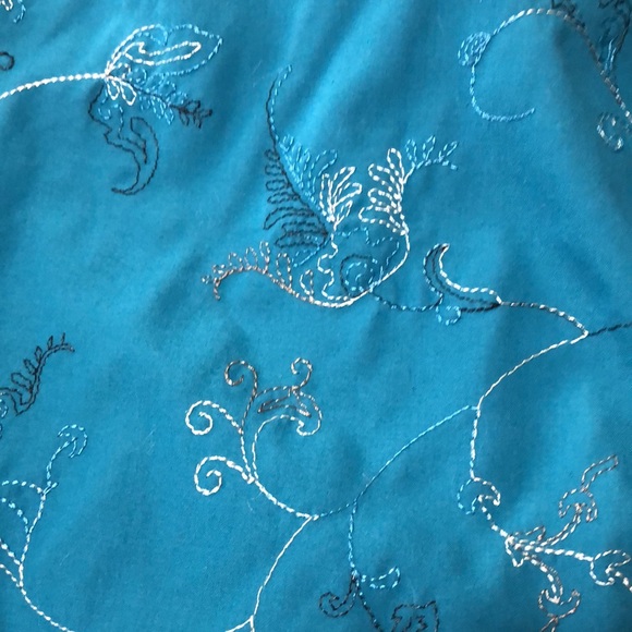 Turquoise embroidered scrub top - Picture 4 of 4